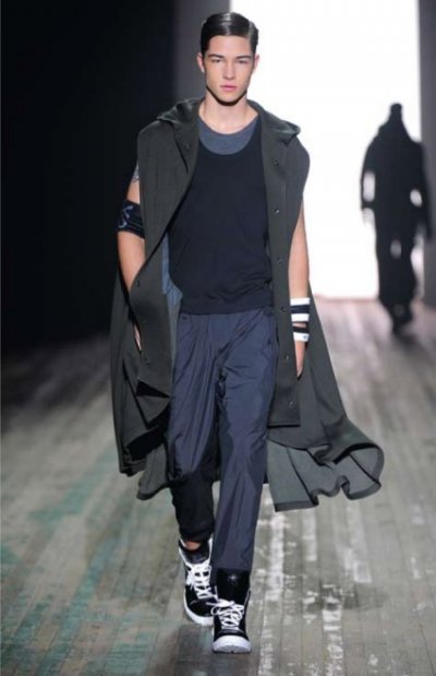 Cape navy homme Yohji Yamamoto collection automne hiver 2010-2011