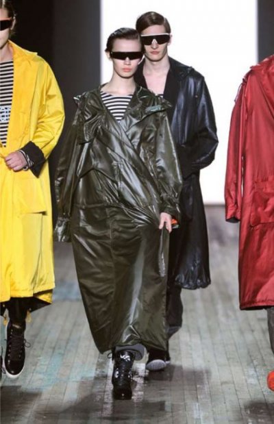 Ensemble anorak vert de gris Yohji Yamamoto collection automne hiver 2010-2011