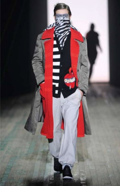 Double coat gris et rouge homme Yohji Yamamoto collection automne hiver 2010-2011