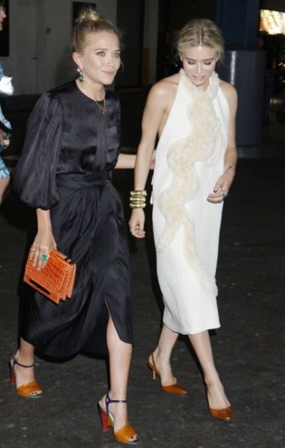 Mary-Kate et Ashley Olsen en noir et blanc lors de la « Fresh Air Fund Salute to American Heroes » 2012