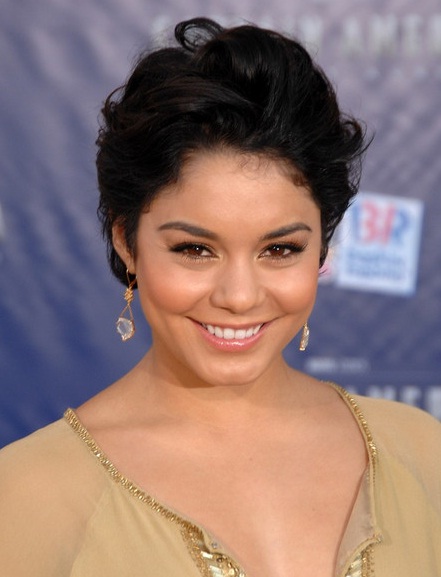 Vanessa Hudgens en coupe garçonnne