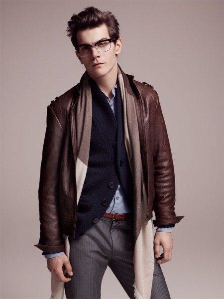 Veste cuir homme H&M gilet bleu marine echarpe bicolore collection automne hiver 2010 2011