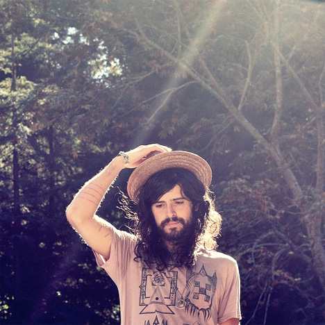 Devendra Benhart incare côté homme la tendance hippie-chic