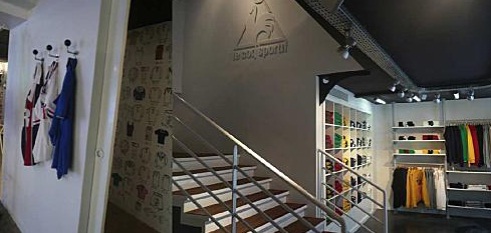 La vitrine de l’univers du Coq Sportif