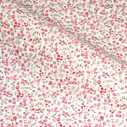 Motif liberty de fleurs roses sur fond blanc