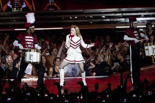 Madonna dans une tenue de cheerleader