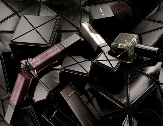 Un make-up futuriste pour MAC Cosmetics par Gareth Pugh