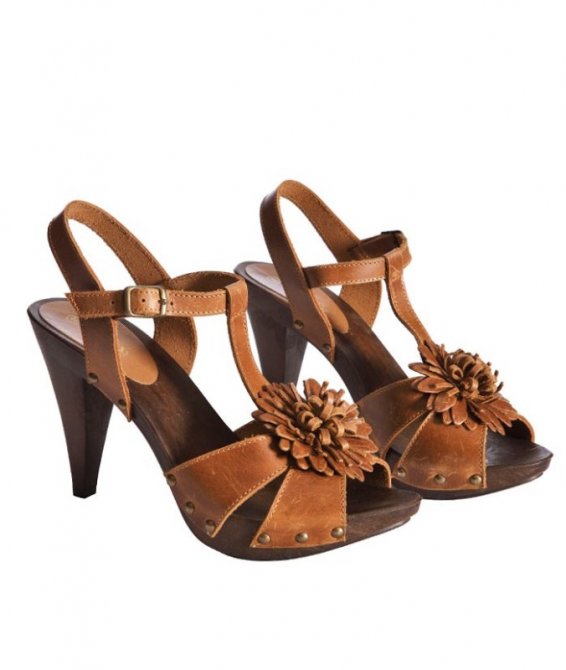 Sandales hippie chic Etam en cuir marron naturel fleur et semelle en bois mode été 2011