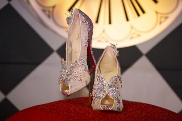 Escarpins en dentelle inspirés de Cendrillon signés Louboutin