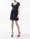 Robe bleu marine ornée de blondes