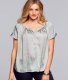 Blouse en satin avec plis plats et boutons nacrés