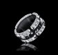 Céramique noire et baguettes de diamants